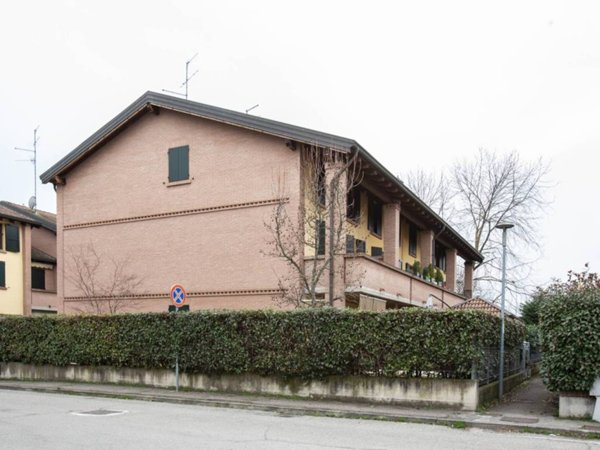 casa indipendente in vendita a Reggio nell'Emilia in zona Codemondo