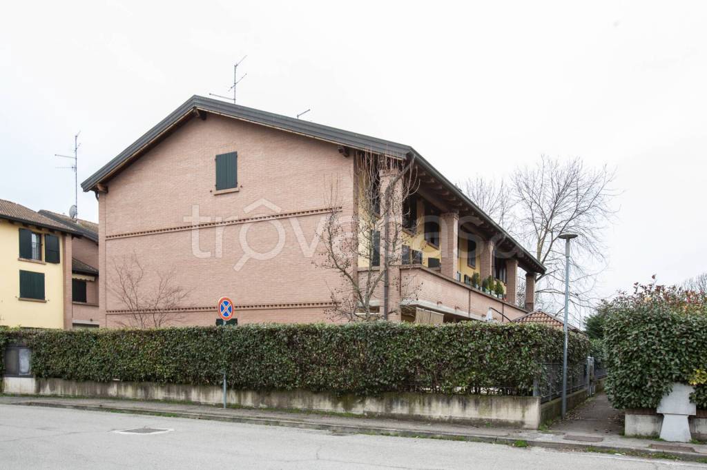 casa indipendente in vendita a Reggio nell'Emilia
