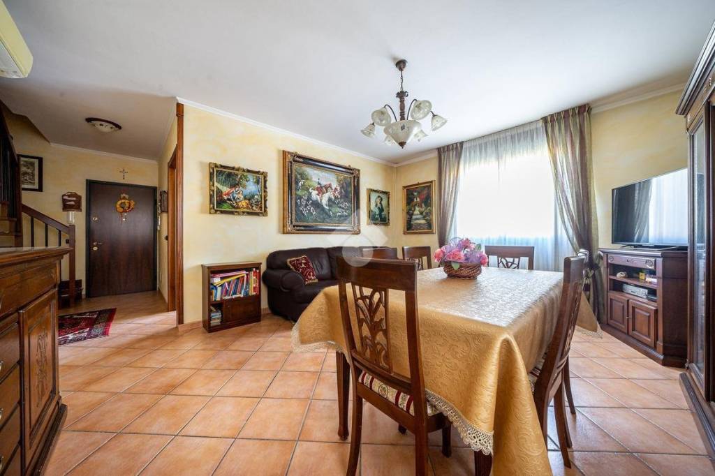 appartamento in vendita a Reggio nell'Emilia in zona Orologio