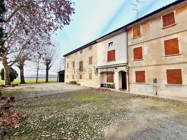 casa indipendente in vendita a Reggio nell'Emilia