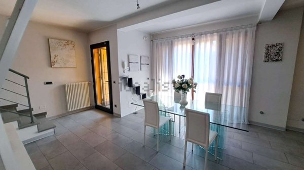 casa indipendente in vendita a Reggio nell'Emilia in zona Rivalta