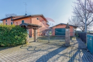 casa indipendente in vendita a Reggio nell'Emilia in zona Roncocesi