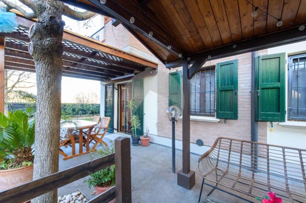 casa indipendente in vendita a Reggio nell'Emilia in zona Codemondo