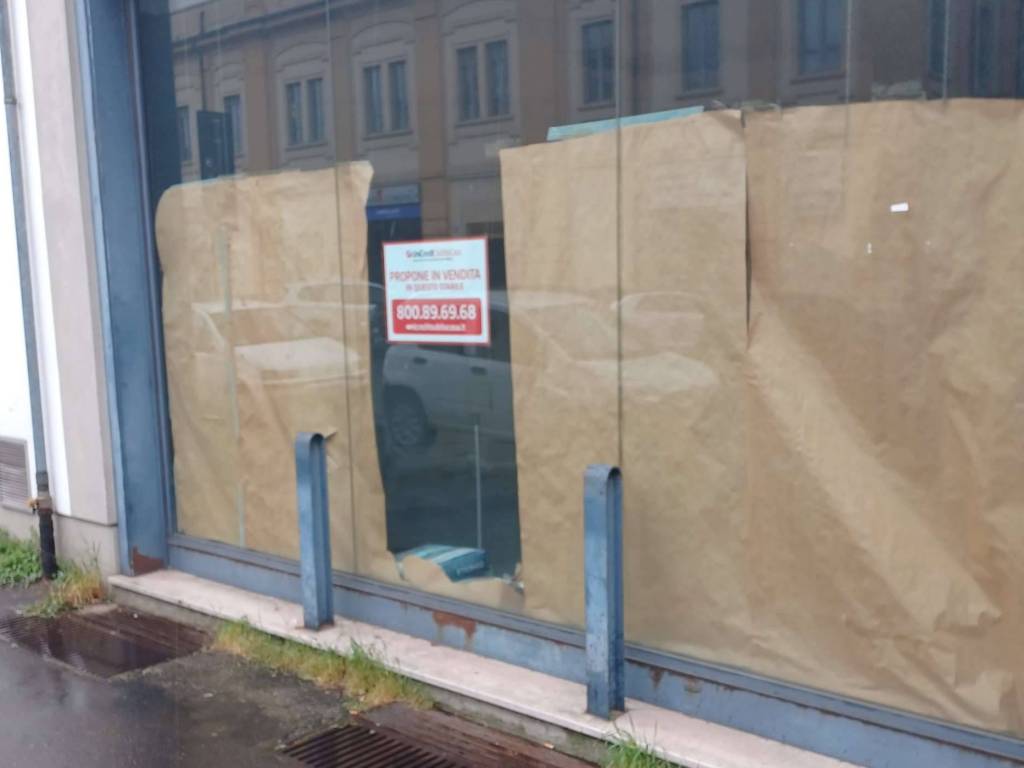 negozio in vendita a Reggio nell'Emilia in zona Città Storica