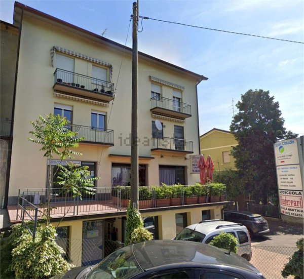 negozio in vendita a Reggio nell'Emilia in zona Buco del Signore