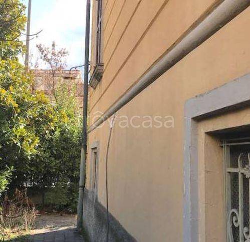 casa indipendente in vendita a Reggio nell'Emilia in zona Città Storica