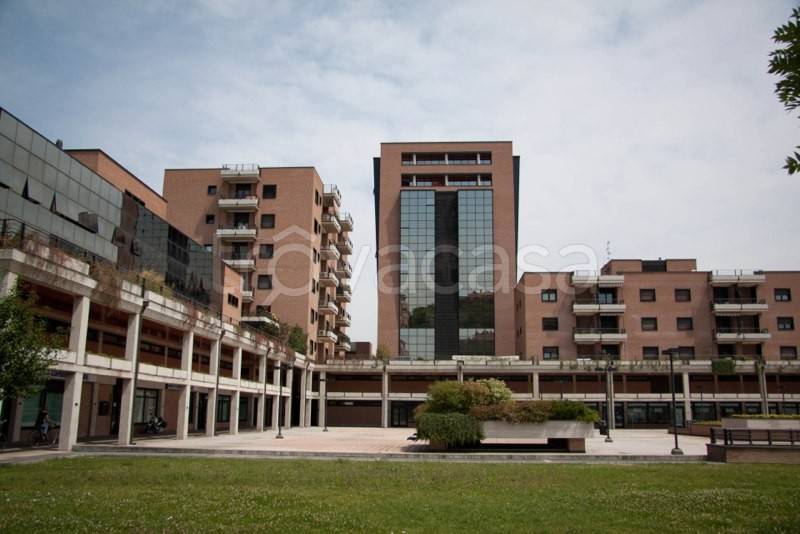 ufficio in vendita a Reggio nell'Emilia in zona Tribunale