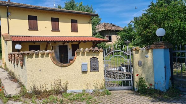 casa indipendente in vendita a Reggio nell'Emilia in zona Coviolo