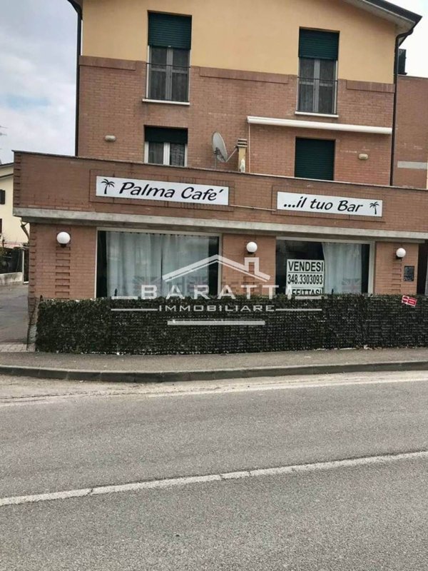 locale commerciale in vendita a Reggio nell'Emilia in zona Roncocesi