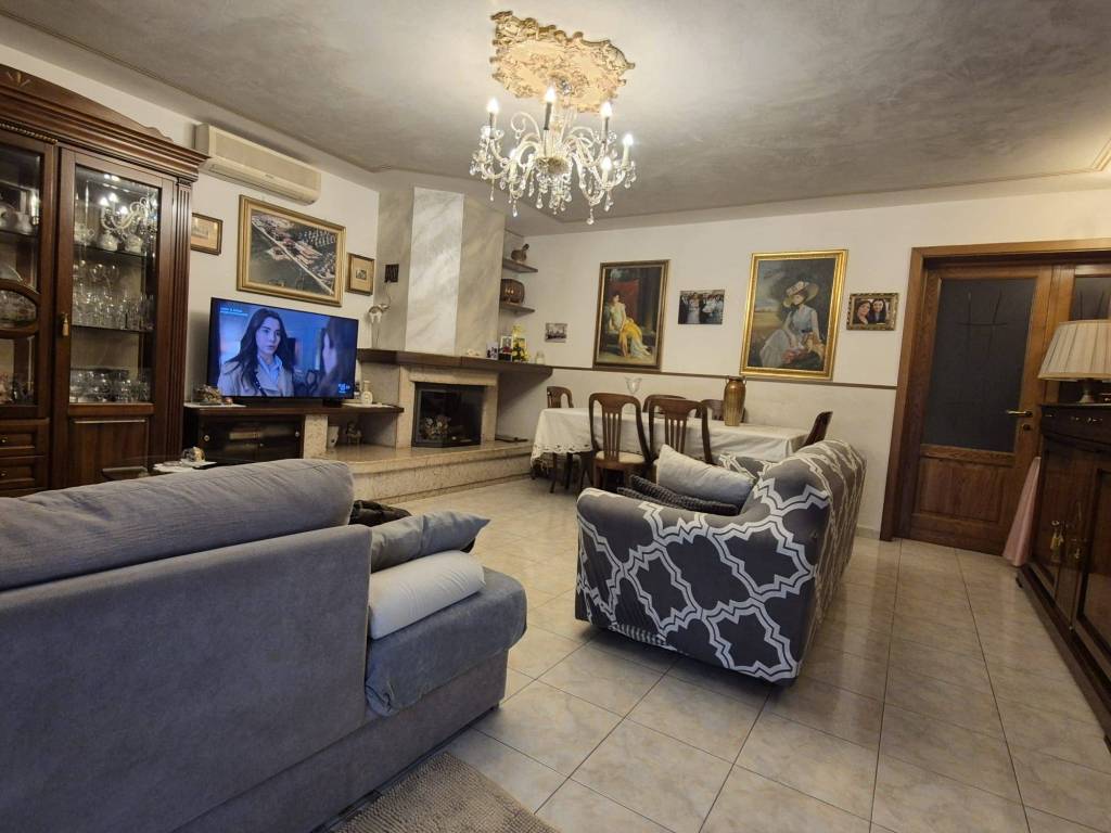 appartamento in vendita a Reggio nell'Emilia in zona Cavazzoli