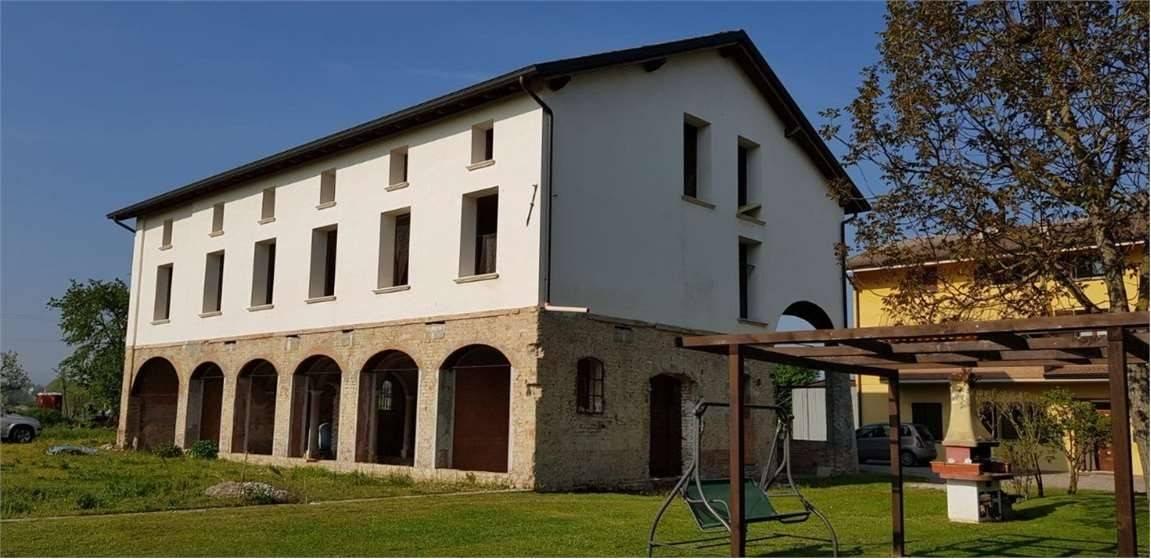 casa indipendente in vendita a Reggio nell'Emilia in zona Codemondo