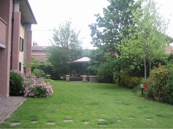 casa indipendente in vendita a Reggio nell'Emilia in zona Roncadella