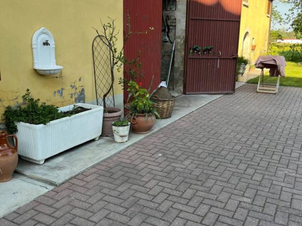 casa indipendente in vendita a Reggio nell'Emilia in zona Gavassa