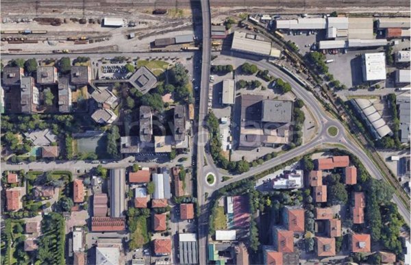 negozio in vendita a Reggio nell'Emilia in zona Ospizio