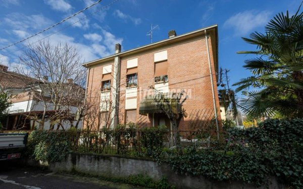 casa indipendente in vendita a Reggio nell'Emilia in zona Baragalla