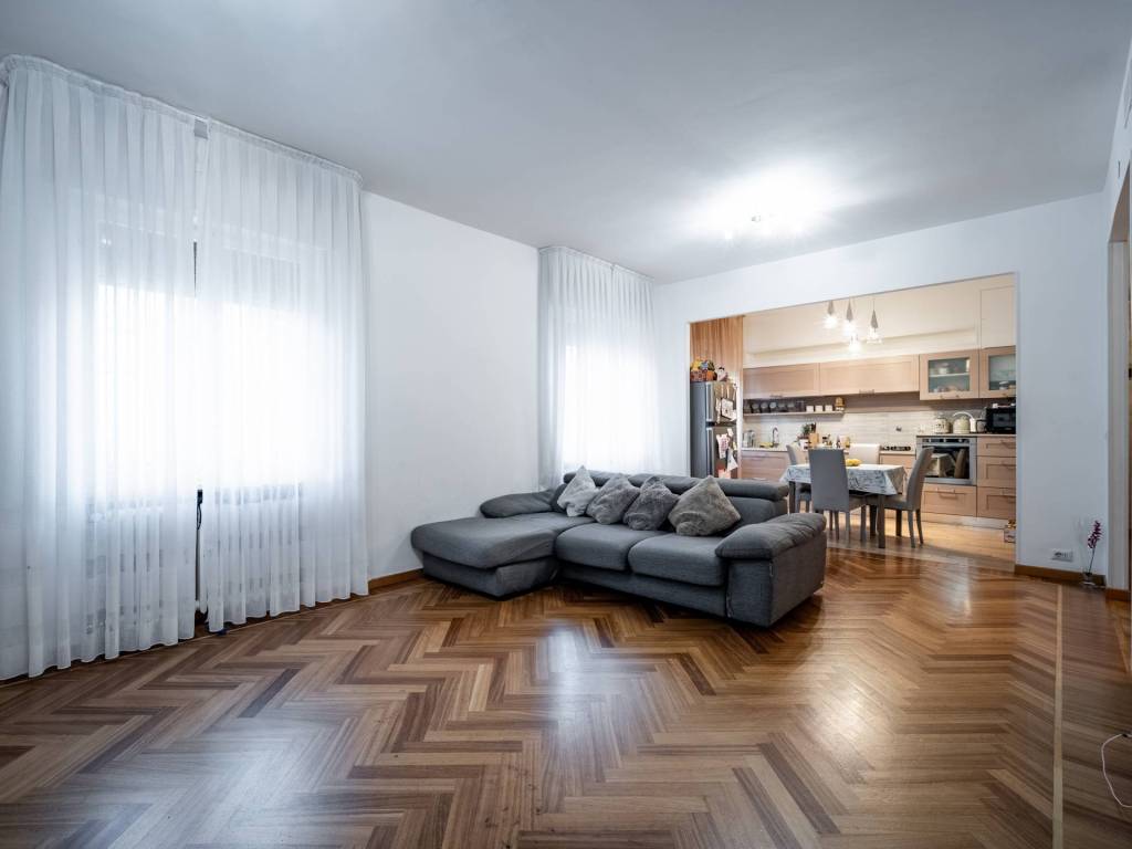 appartamento in vendita a Reggio nell'Emilia in zona Città Storica