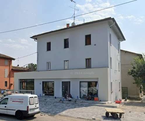 casa indipendente in vendita a Reggio nell'Emilia in zona Città Storica