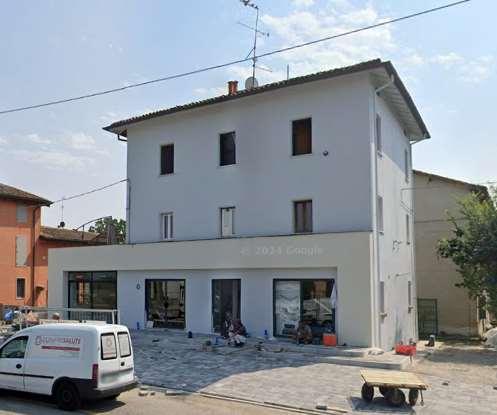 casa indipendente in vendita a Reggio nell'Emilia in zona Città Storica