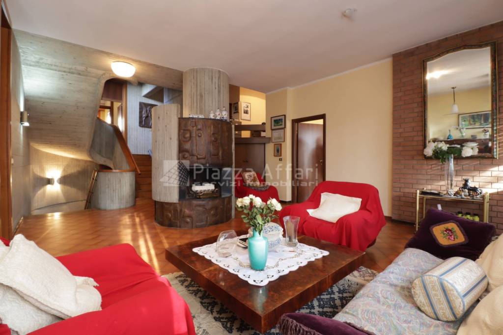 casa indipendente in vendita a Reggio nell'Emilia in zona Baragalla