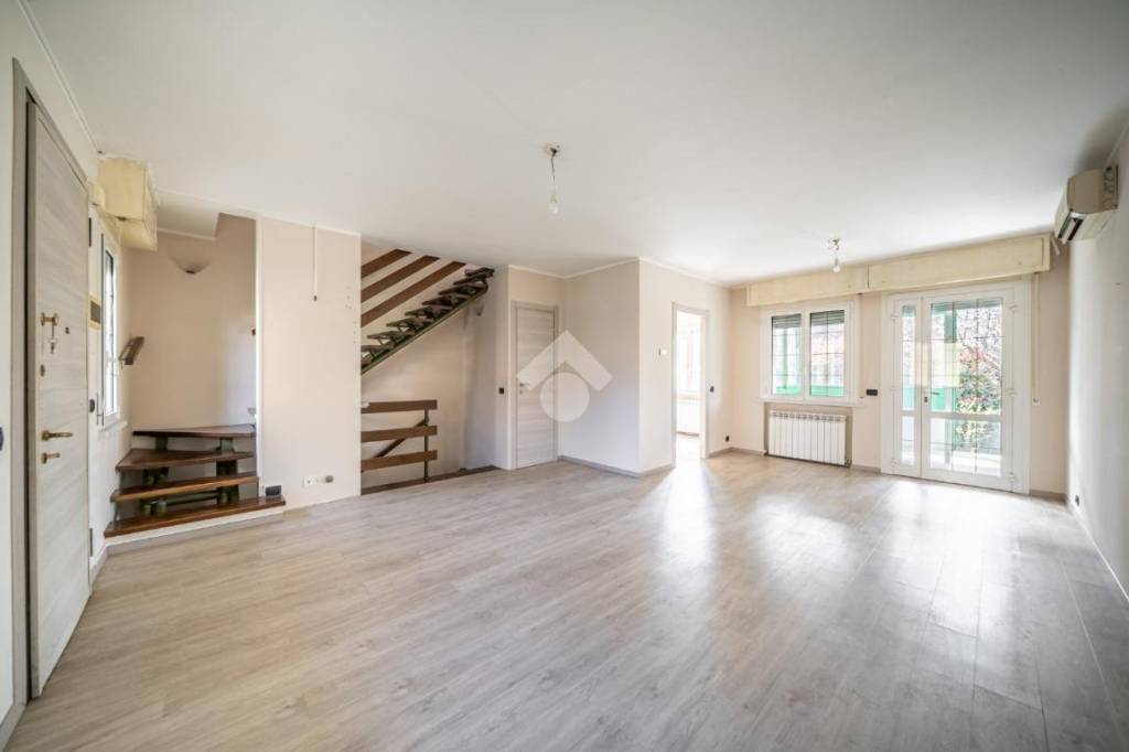 casa indipendente in vendita a Reggio nell'Emilia in zona Cadè / Gaida