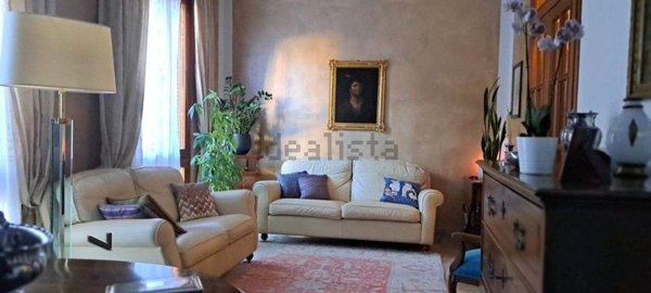 appartamento in vendita a Reggio nell'Emilia in zona Città Storica