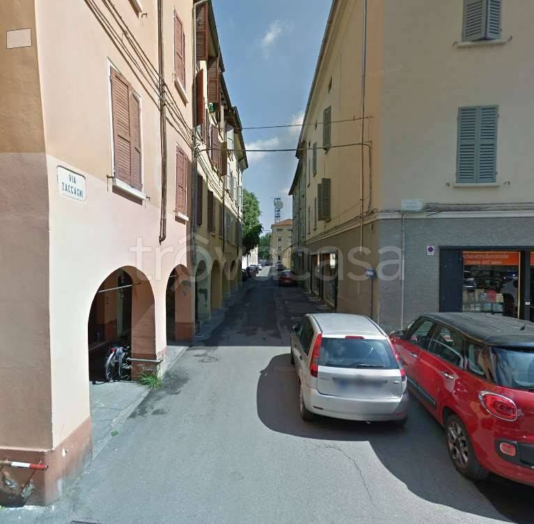 casa indipendente in vendita a Reggio nell'Emilia in zona Città Storica