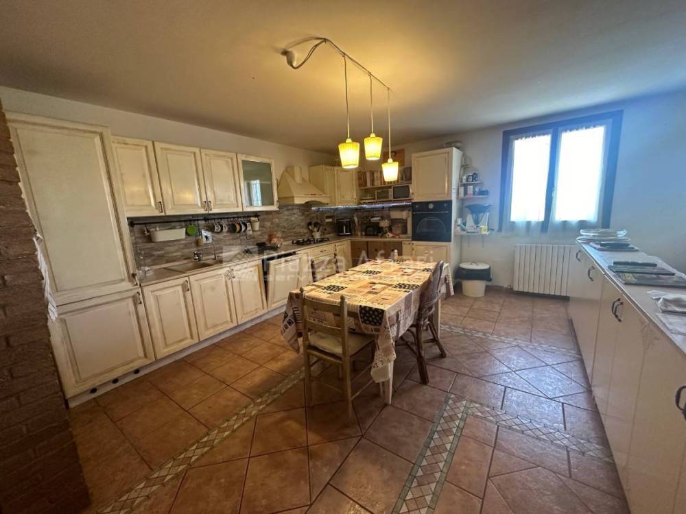 casa indipendente in vendita a Reggio nell'Emilia in zona Coviolo