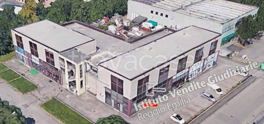 locale commerciale in vendita a Reggio nell'Emilia in zona San Maurizio