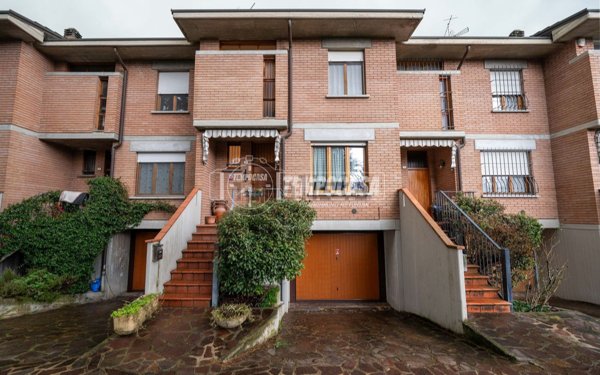 casa indipendente in vendita a Reggio nell'Emilia in zona Roncadella