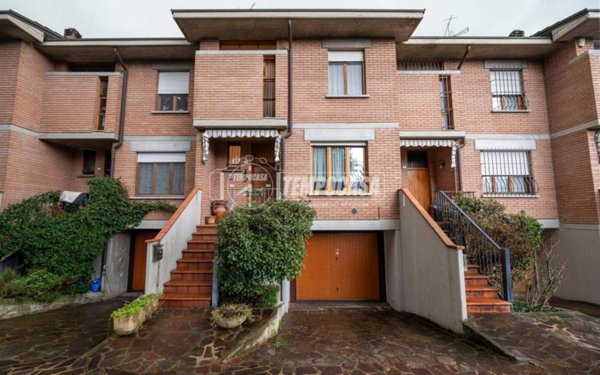 casa indipendente in vendita a Reggio nell'Emilia in zona Rivalta