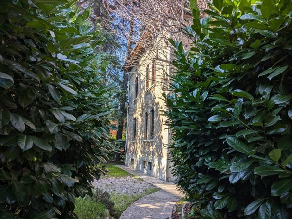 casa indipendente in vendita a Reggio nell'Emilia in zona Città Storica
