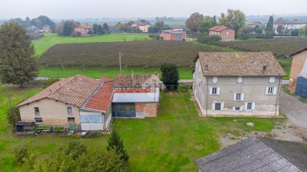 casa indipendente in vendita a Reggio nell'Emilia in zona Sesso