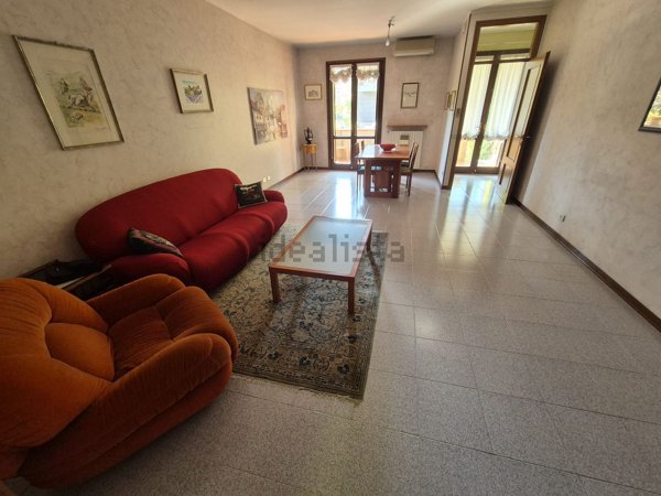 casa indipendente in vendita a Reggio nell'Emilia in zona Baragalla
