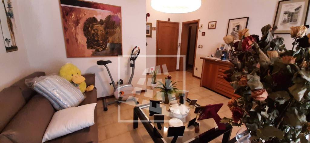 casa indipendente in vendita a Reggio nell'Emilia in zona Regina Pacis