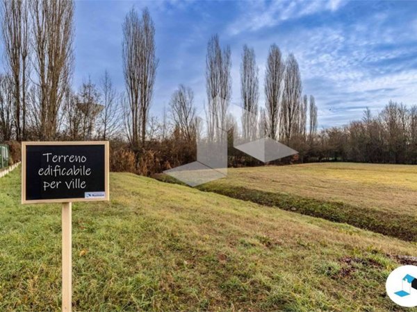 casa indipendente in vendita a Reggio nell'Emilia in zona Città Storica