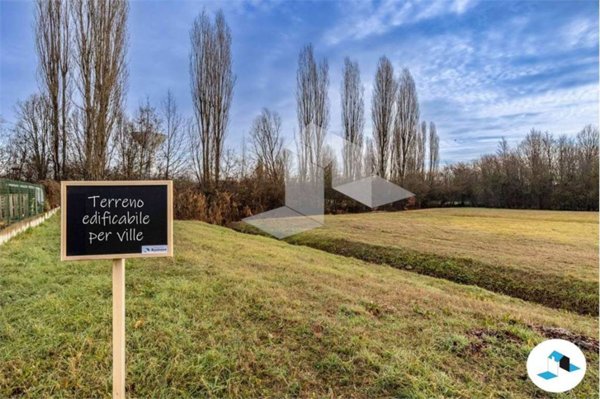 casa indipendente in vendita a Reggio nell'Emilia in zona Città Storica