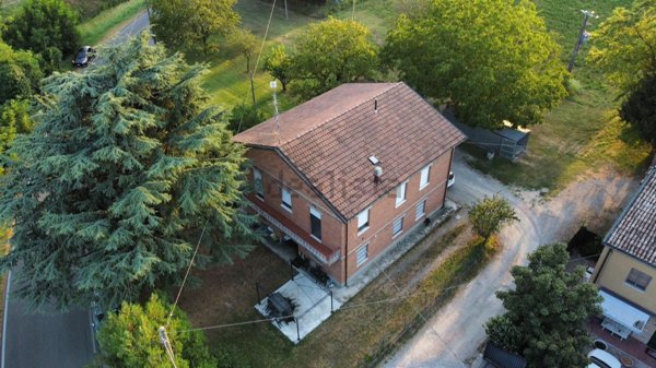 casa indipendente in vendita a Reggio nell'Emilia in zona Castellazzo