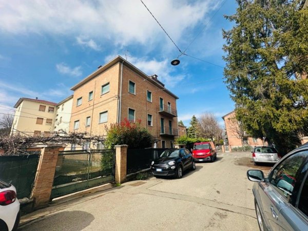intera palazzina in vendita a Reggio nell'Emilia