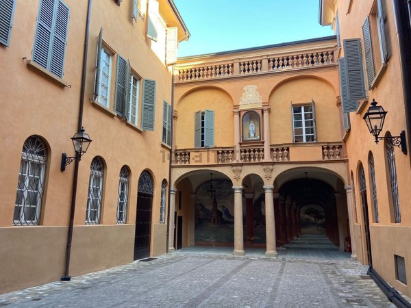 appartamento in vendita a Reggio nell'Emilia in zona Città Storica