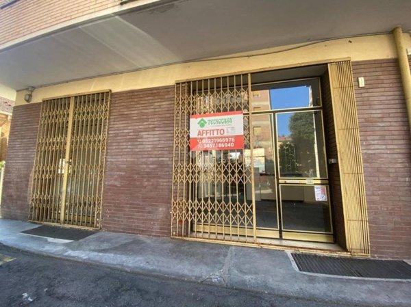 negozio in vendita a Reggio nell'Emilia in zona Mirabello