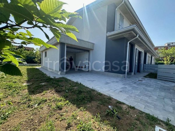 casa indipendente in vendita a Reggio nell'Emilia in zona Regina Pacis