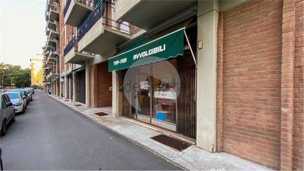 negozio in vendita a Reggio nell'Emilia in zona Mirabello
