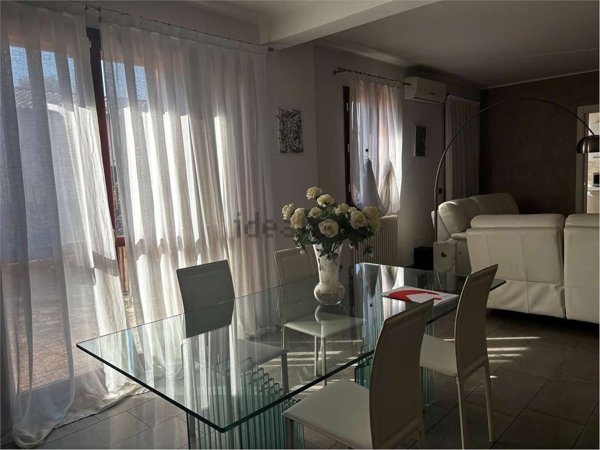 casa indipendente in vendita a Reggio nell'Emilia
