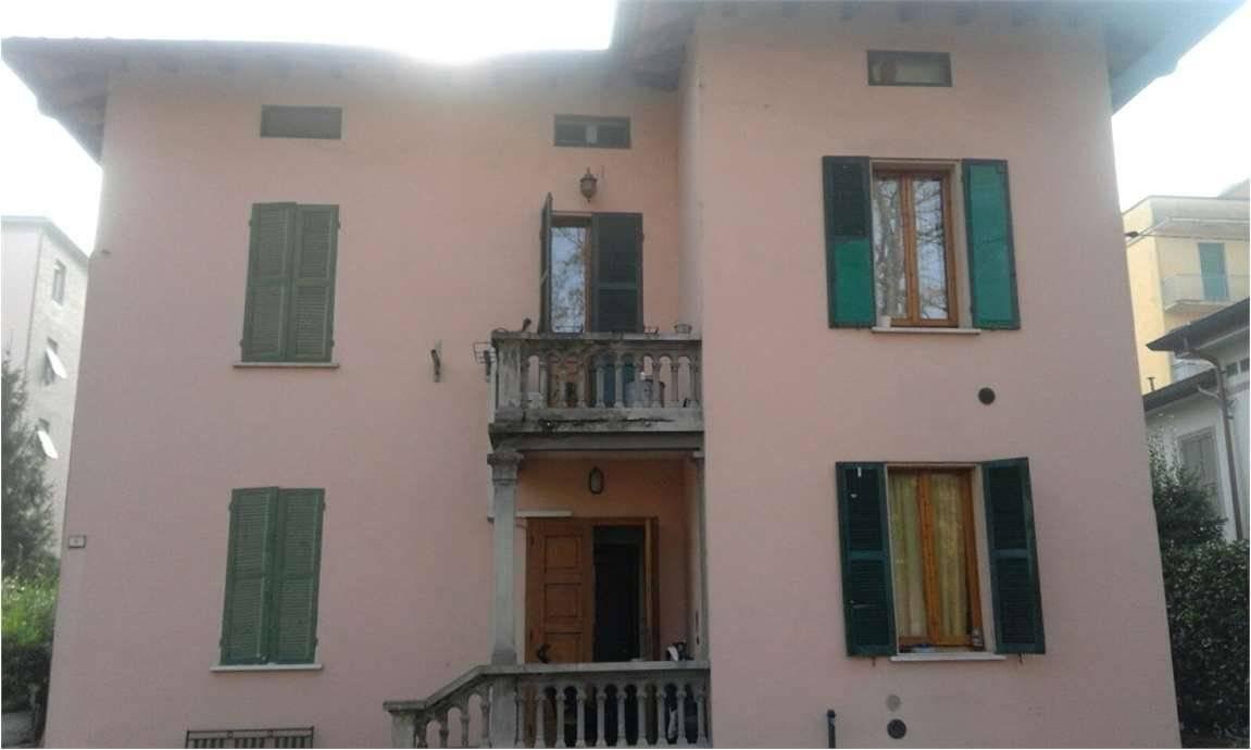 casa indipendente in vendita a Reggio nell'Emilia in zona Città Storica