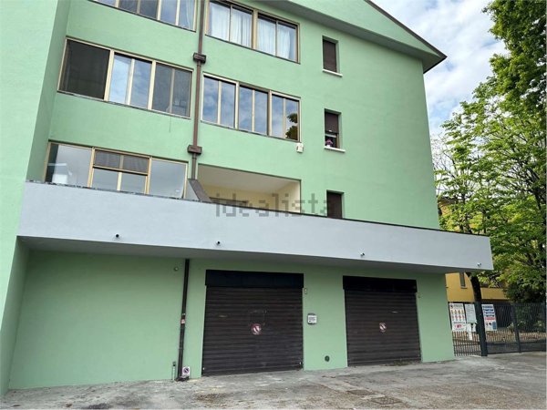 negozio in vendita a Reggio nell'Emilia in zona San Maurizio