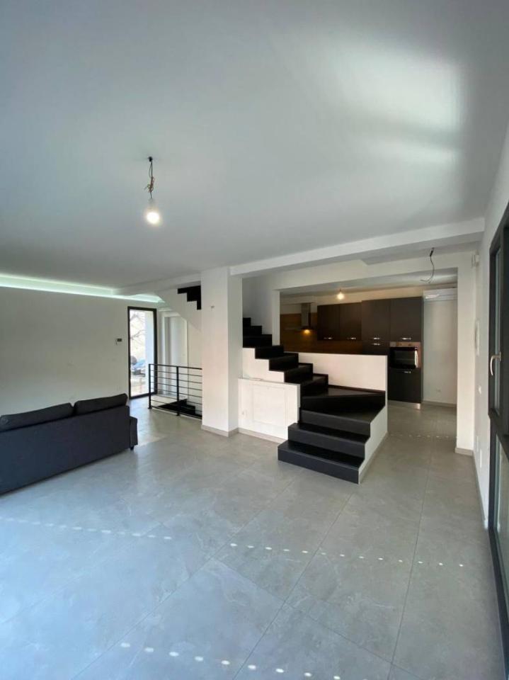 casa indipendente in vendita a Reggio nell'Emilia in zona Città Storica
