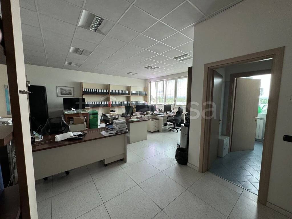 ufficio in vendita a Reggio nell'Emilia in zona Pieve Modolena