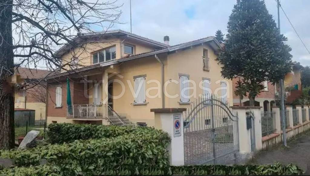 casa indipendente in vendita a Reggio nell'Emilia in zona Carrozzone