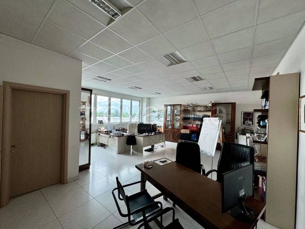 ufficio in vendita a Reggio nell'Emilia in zona Pieve Modolena