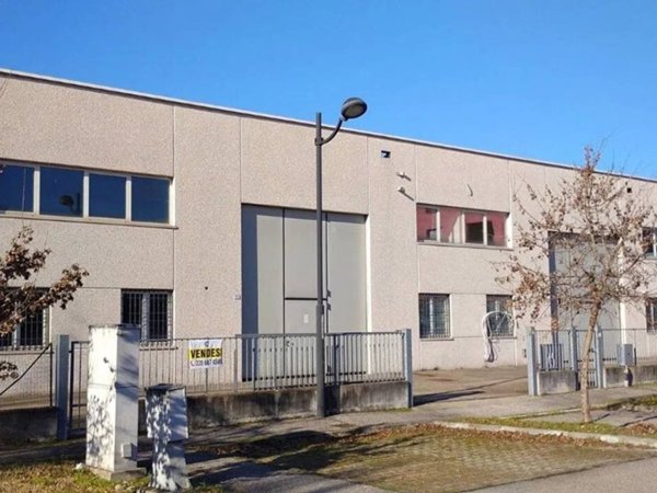 locale commerciale in vendita a Reggio nell'Emilia